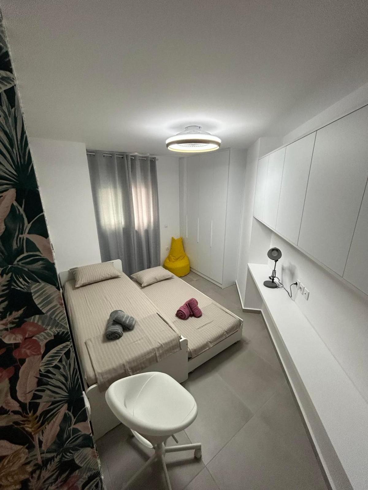 Floral Home 2 - 1St Floor Apt With Private Parking! Atena Exterior foto