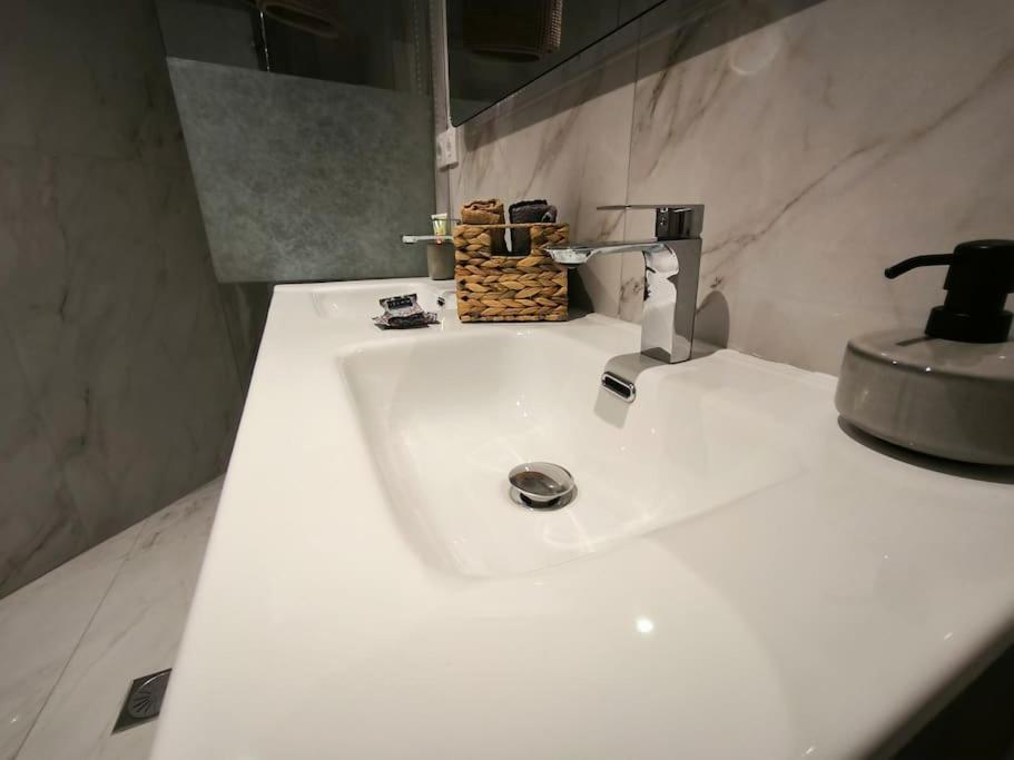 Floral Home 2 - 1St Floor Apt With Private Parking! Atena Exterior foto