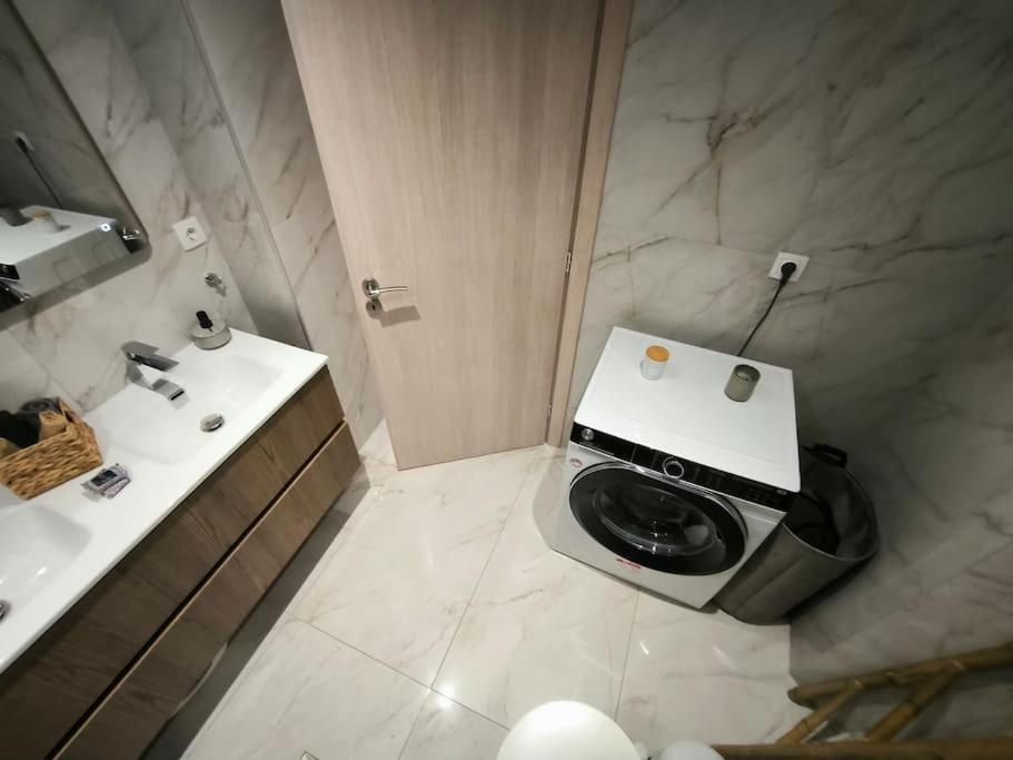 Floral Home 2 - 1St Floor Apt With Private Parking! Atena Exterior foto
