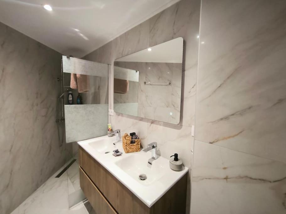 Floral Home 2 - 1St Floor Apt With Private Parking! Atena Exterior foto